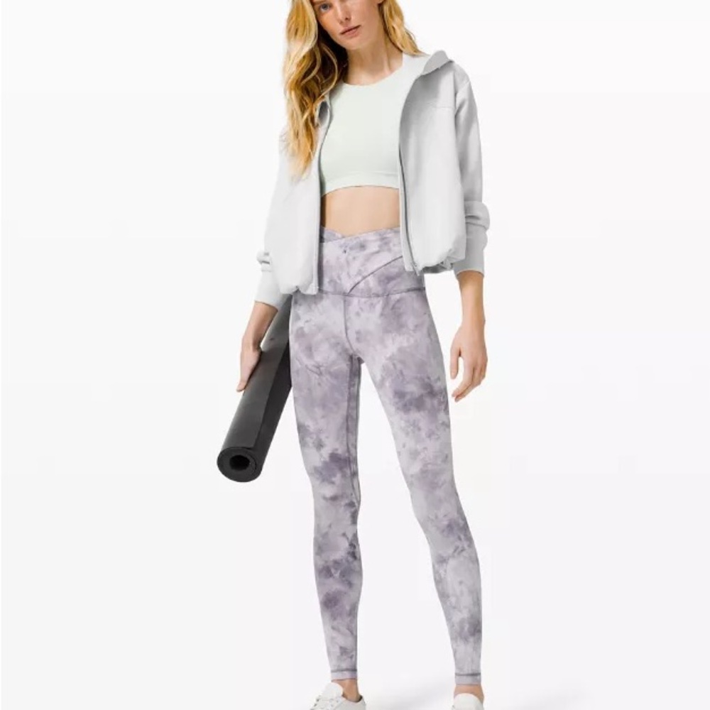 Lululemon Align Pant 28"
Criss Cross size 6 EUC